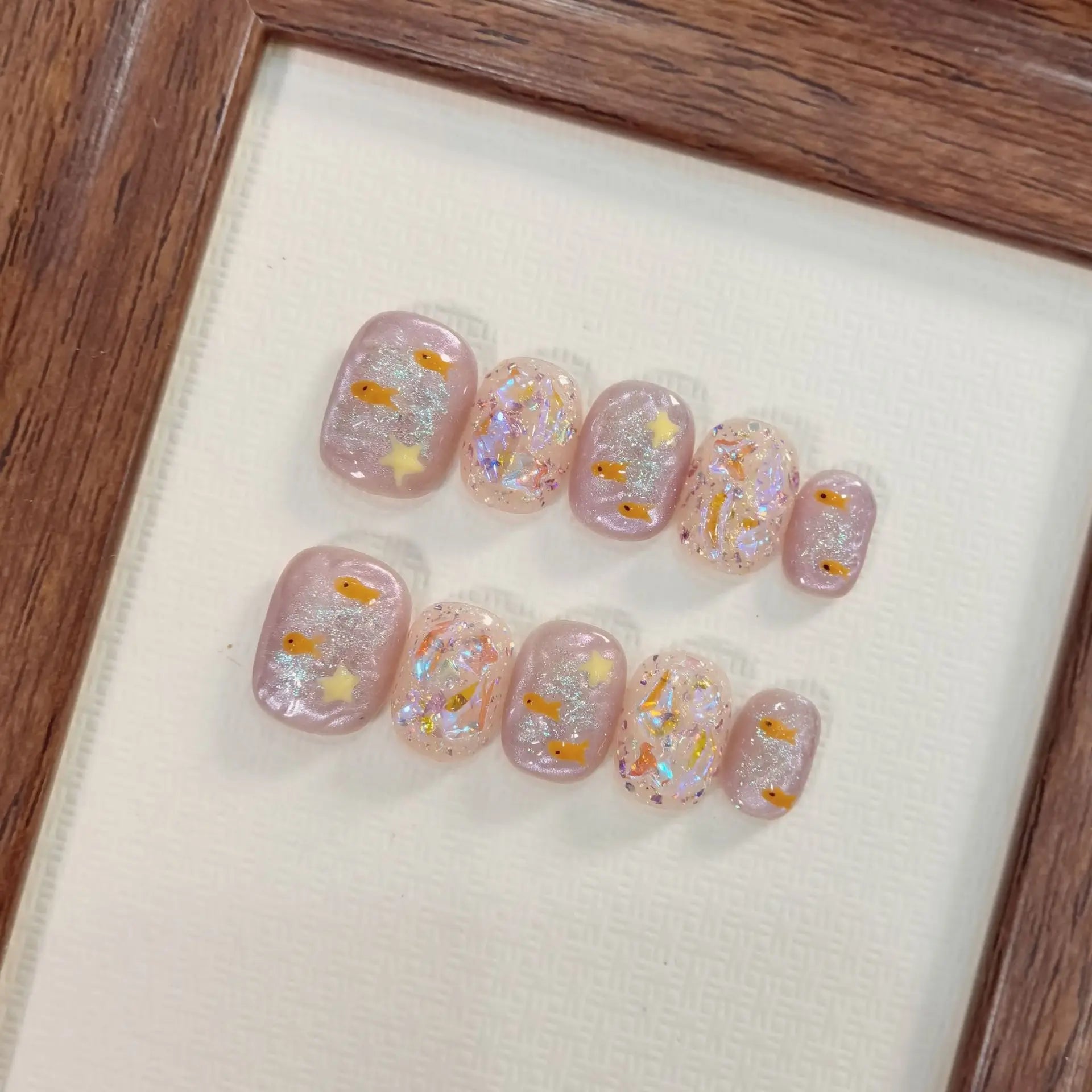 10pcs/set Handmade Press - On Nails - Blue Glossy Fish & Bubbles Design Short Oval Fake Nails with Cat Eye Effect False Nails - Hands of Hope