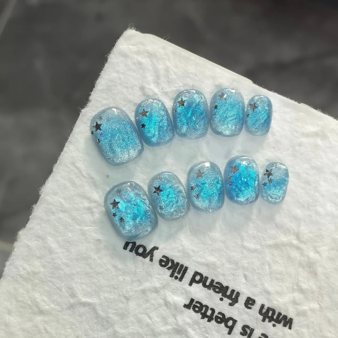 10pcs/set Handmade Press - On Nails - Blue Glossy Fish & Bubbles Design Short Oval Fake Nails with Cat Eye Effect False Nails - Hands of Hope